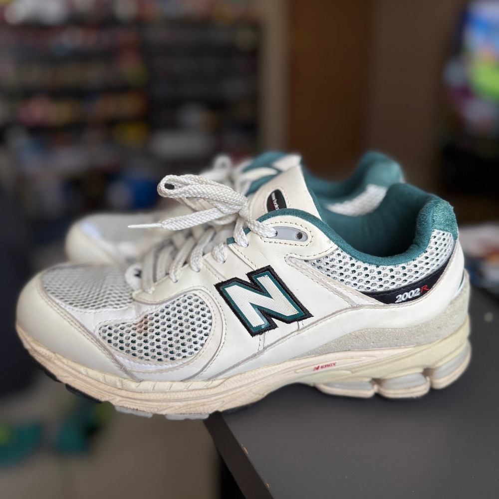 New Balance 2002R Sneaker Mens 11 Vintage Teal Pouch M2002RVD Retro Runner
